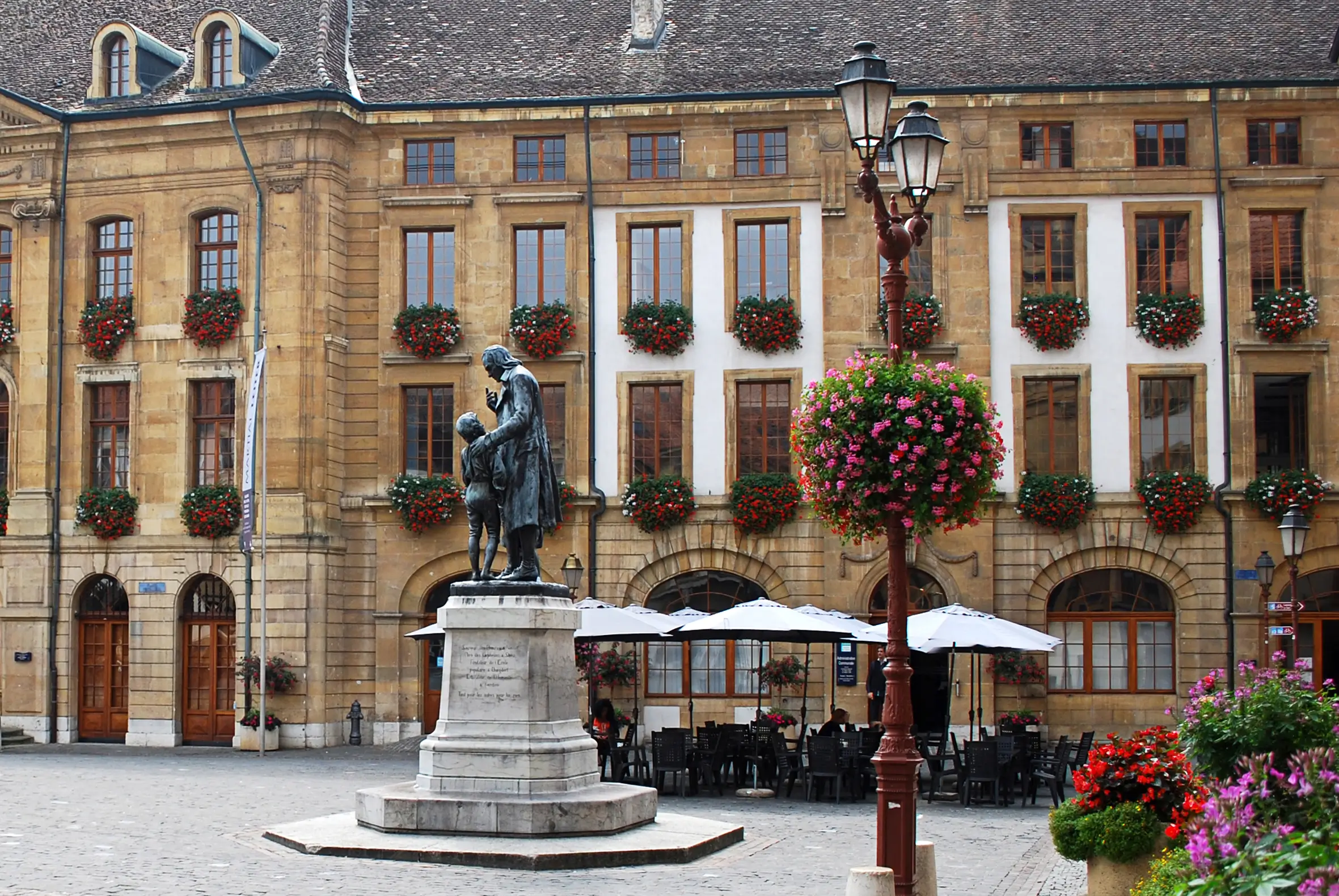 YlBR-Yverdon-Pestalozzi-Hotel-ville-©Jean-Pierre-B